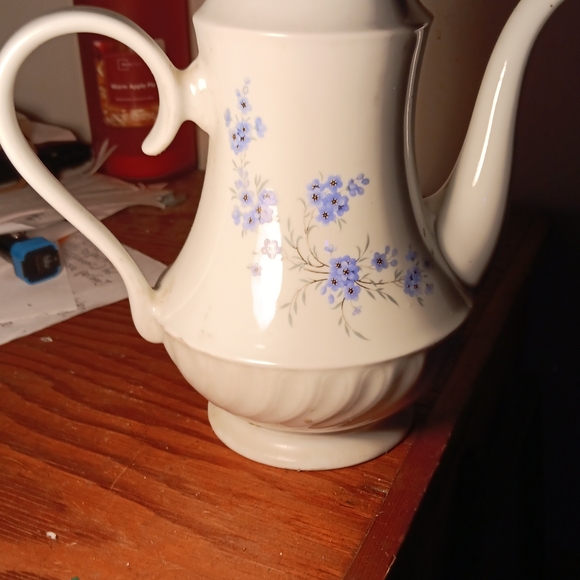 Jaegar Crown Porcelin Tea Pot - Picture 3 of 4